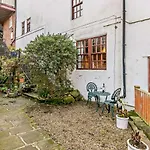 2 Bed In Oc-w074 *