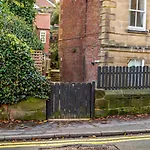 2 Bed In Oc-w074 *